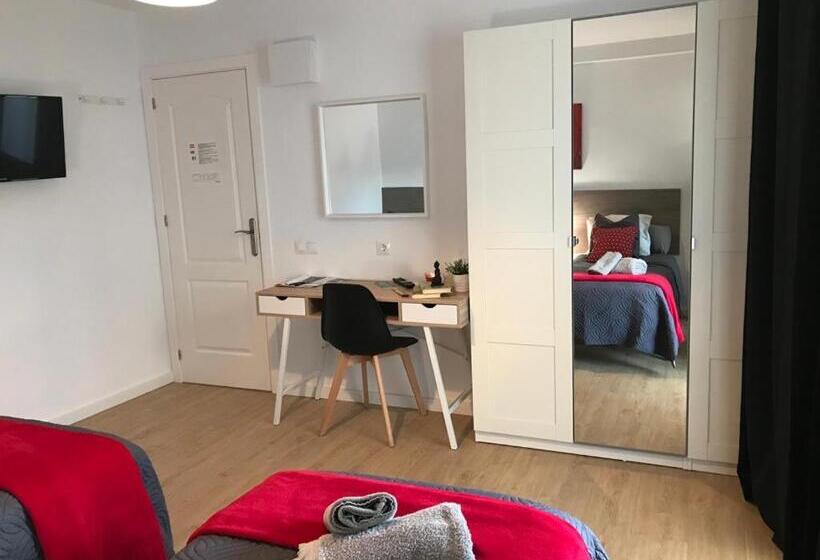 اتاق استاندارد سه تخته با بالکن, Vinalux