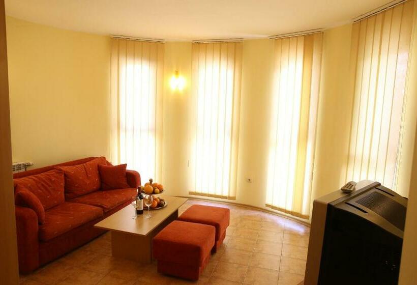 带1个卧室的带阳台的公寓, Family Hotel Papi