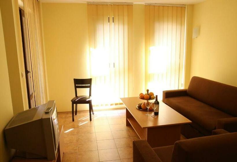 带1个卧室的带阳台的公寓, Family Hotel Papi