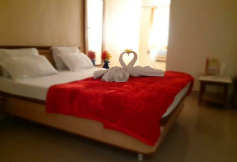 חדר דלוקס, Jay International