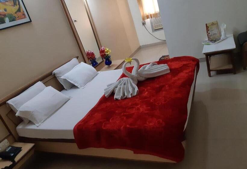 חדר דלוקס, Jay International