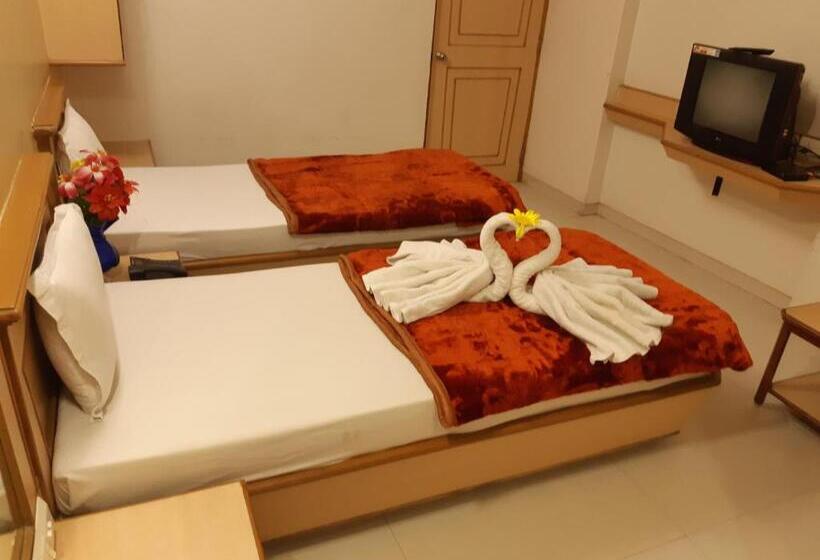 חדר דלוקס, Jay International