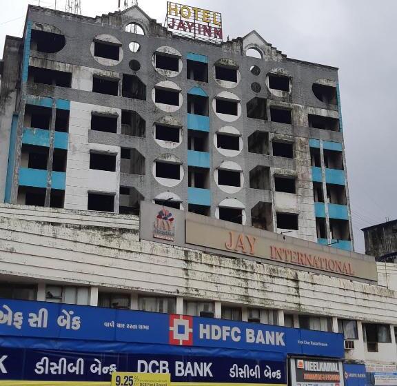 חדר אקונומי, Jay International