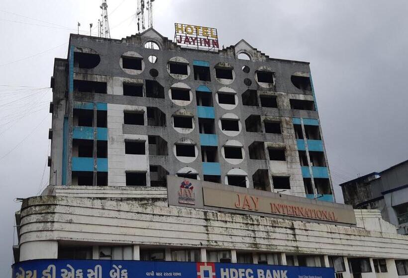 חדר אקונומי, Jay International