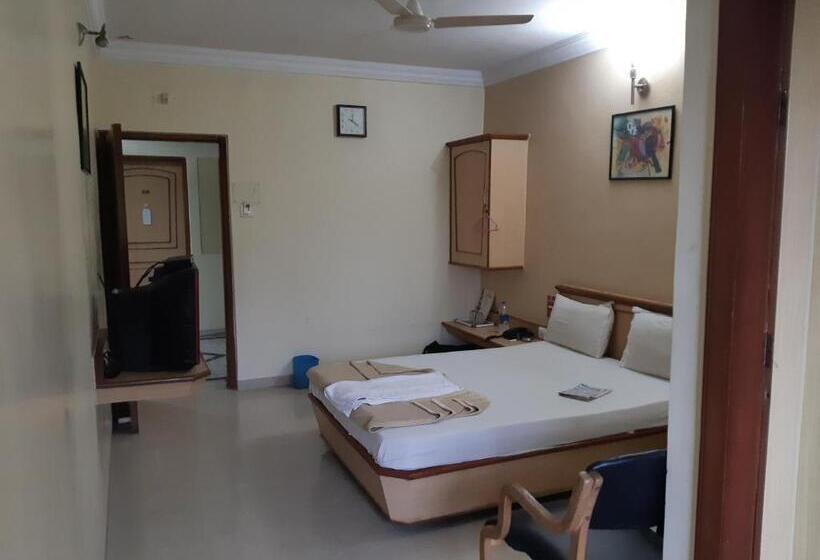 חדר אקונומי, Jay International