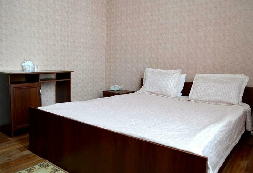 اتاق استاندارد, The Grand