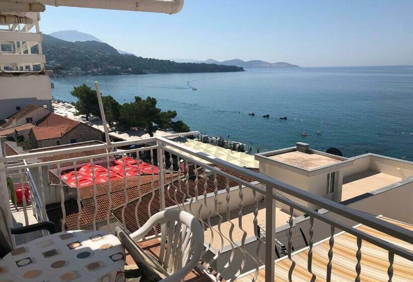 Triple Room Sea View, Jelić Apartmani