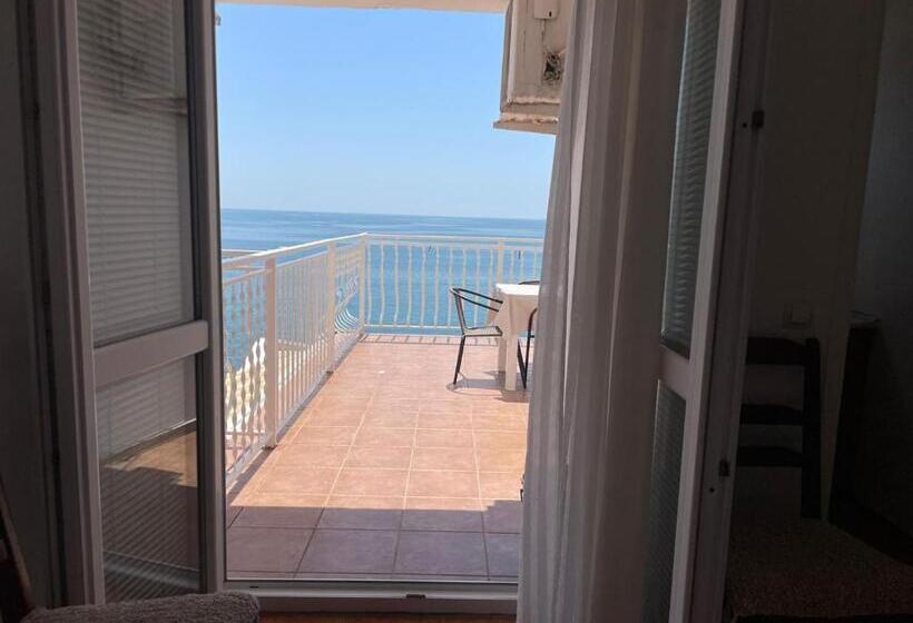 Triple Room Sea View, Jelić Apartmani