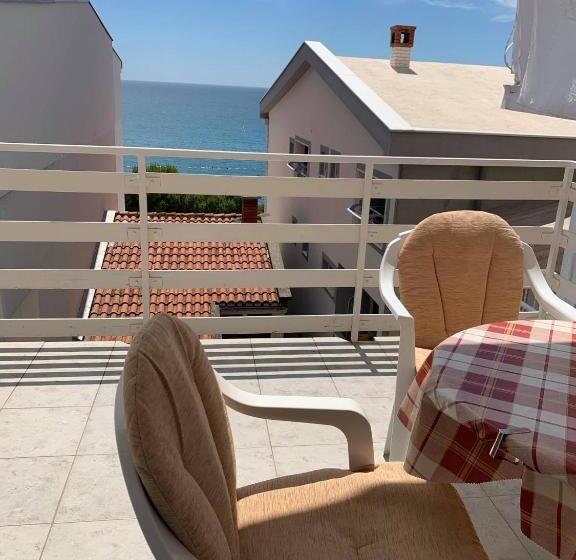 اتاق استاندارد چهار تخته با چشمانداز دریا, Jelić Apartmani