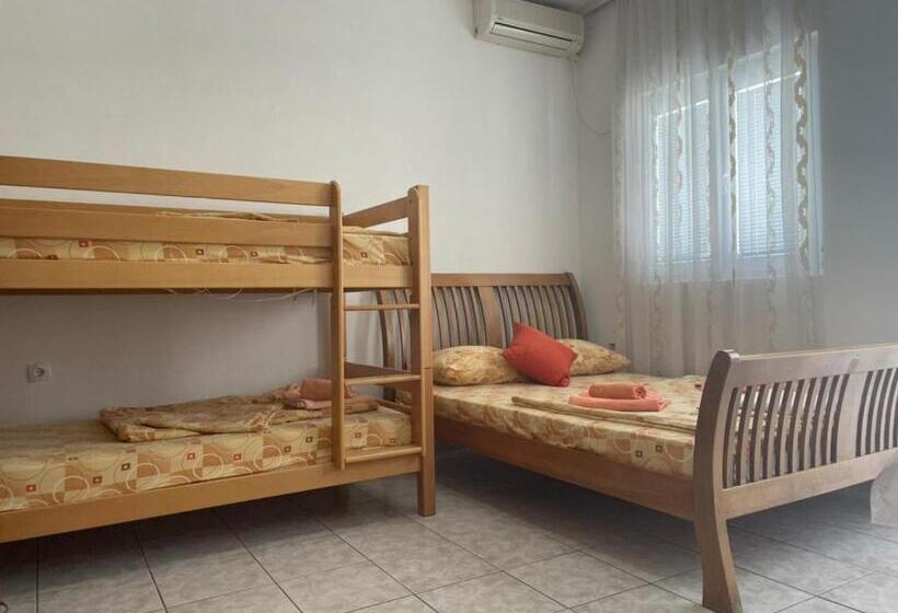 استودیو خانوادگی, Jelić Apartmani
