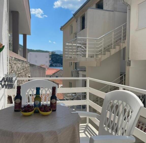 استودیو خانوادگی, Jelić Apartmani