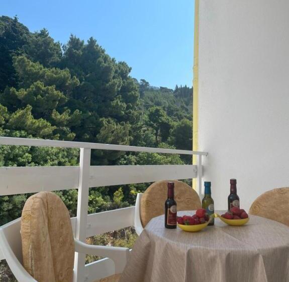 استودیوی استاندارد, Jelić Apartmani