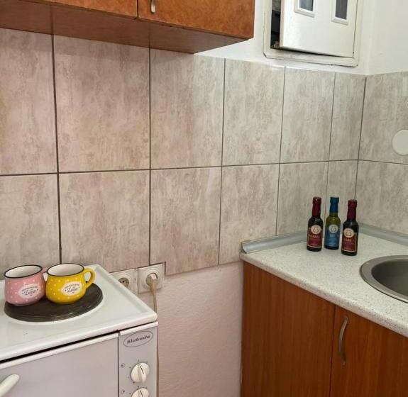 استودیوی استاندارد, Jelić Apartmani