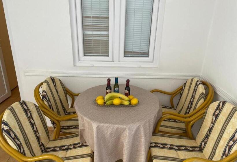 استودیوی استاندارد, Jelić Apartmani