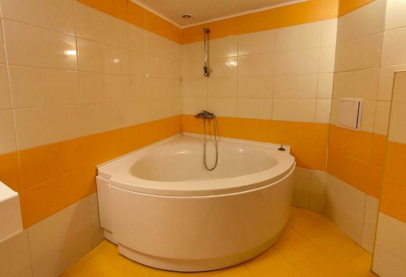 Suite z Balkonem, хотел магнолия, Hotel Magnoliya