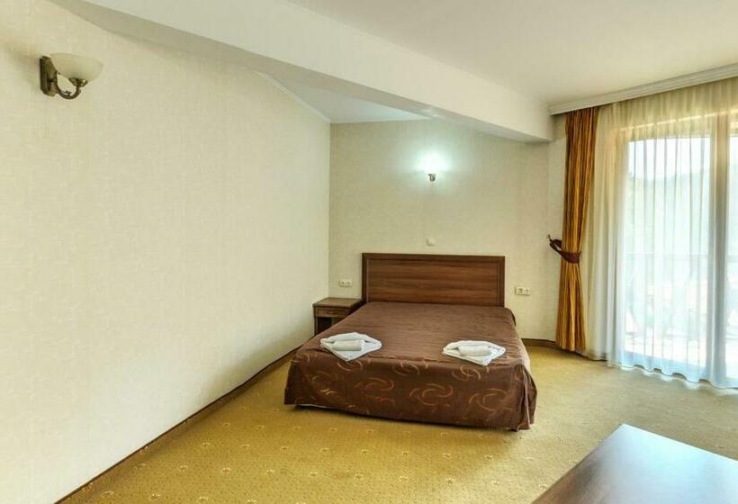 Люкс с Балконом, хотел магнолия, Hotel Magnoliya