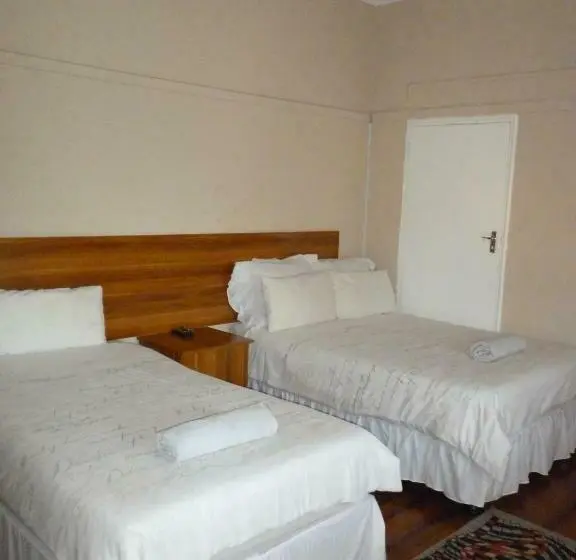 اتاق خانوادگی, Royal Guest House