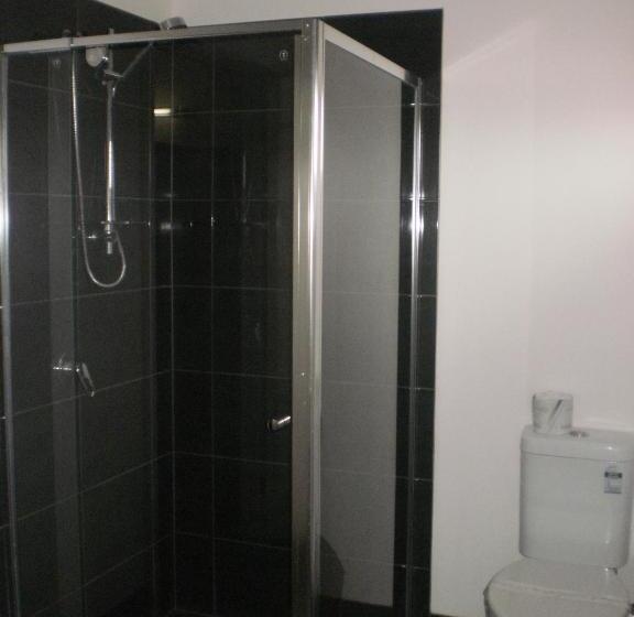 اتاق اجرایی, Blackwater Hotel Motel