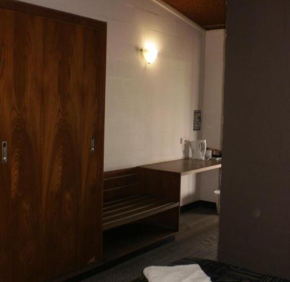 اتاق استاندارد, Blackwater Hotel Motel