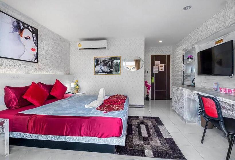 经济房, The Shades Hotel 50 Meter Beach Front