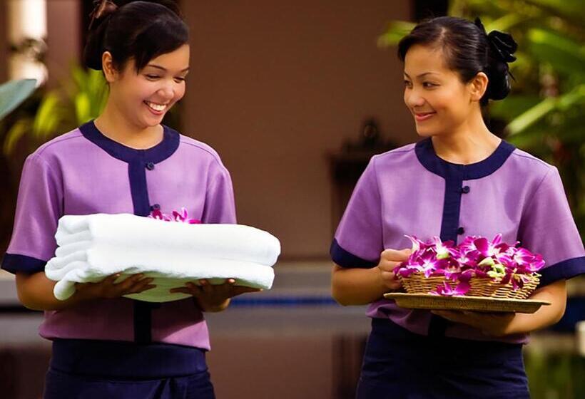 带大床的豪华间, The Shades Hotel 50 Meter Beach Front