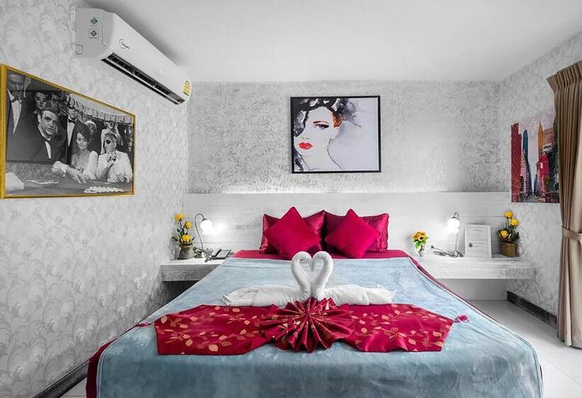 스탠다드 룸 킹사이즈 침대, The Shades Hotel 50 Meter Beach Front