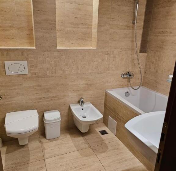 스탠다드 스튜디오, Pension Aquaris