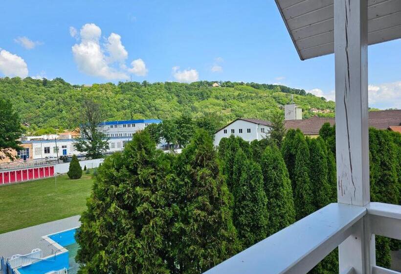 수피리어 스튜디오, Pension Aquaris