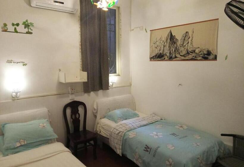 Кровать в Общей Комнате, Climbers Inn Yangshuo