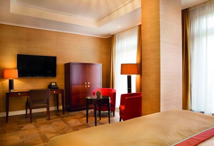 阁楼房, Falkenstein Grand Autograph Collection