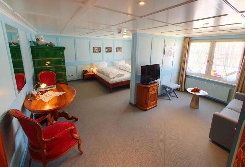 סוויטה עם נוף לנהר, Adler