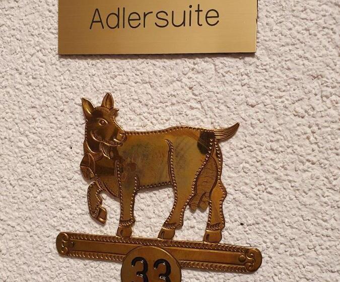 سوئیت با چشم‌انداز رودخانه, Adler