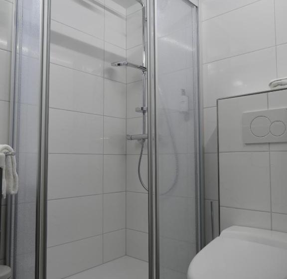 חדר סטנדרט, Adler