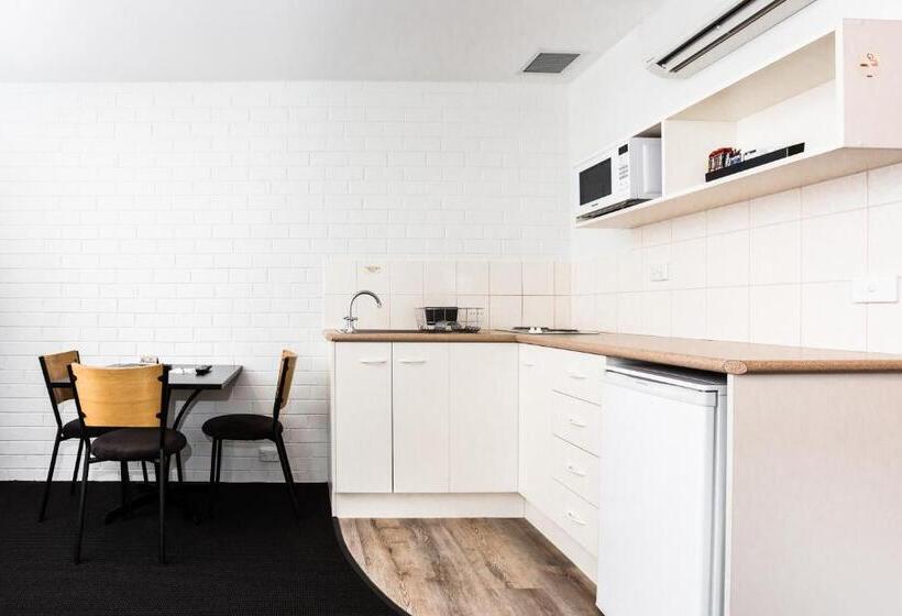 סטודיו אקזקיוטיב, Bay Hotel Apartments