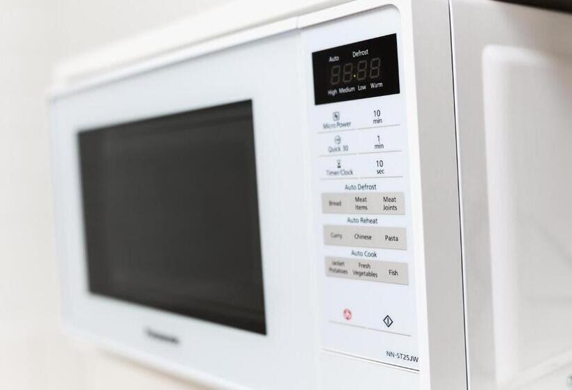 סטודיו אקזקיוטיב, Bay Hotel Apartments