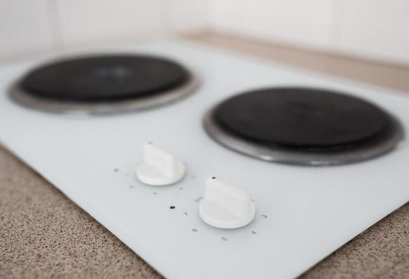 סטודיו אקזקיוטיב, Bay Hotel Apartments