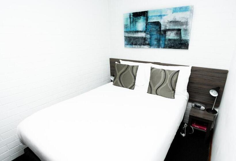 스탠다드 스튜디오, Bay Hotel Apartments