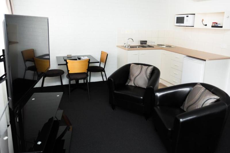 סטודיו אקזקיוטיב, Bay Hotel Apartments