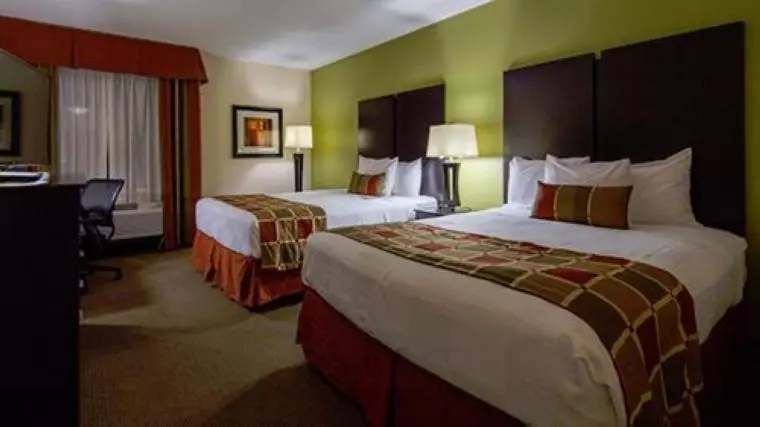 身障者適用クイーンサイズベッドルーム, Best Western Plus Huntersville