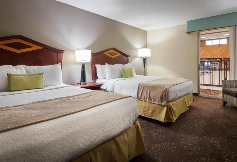 غرفة قياسية مطلّة علي حمام السباحة, Best Western Plus Willmar