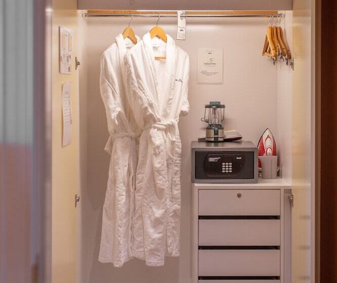 Люкс, Chateau Yering