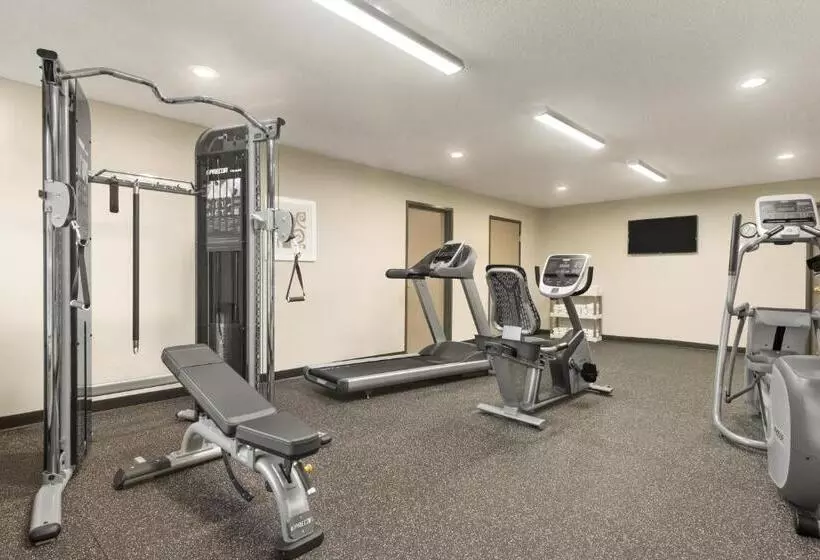 Standard-huone King-vuode, Country Inn & Suites By Radisson, Platteville, Wi