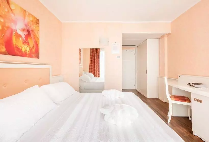 Standard-huone, Gabry