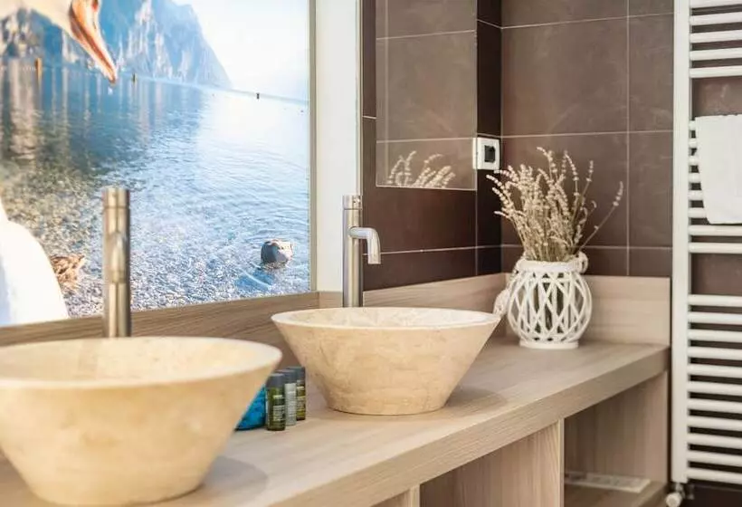 Deluxe-huone, Gabry