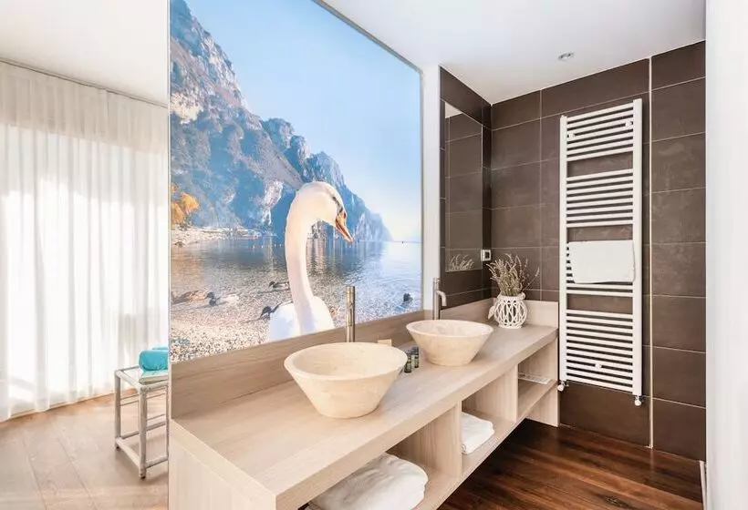 Deluxe-huone, Gabry
