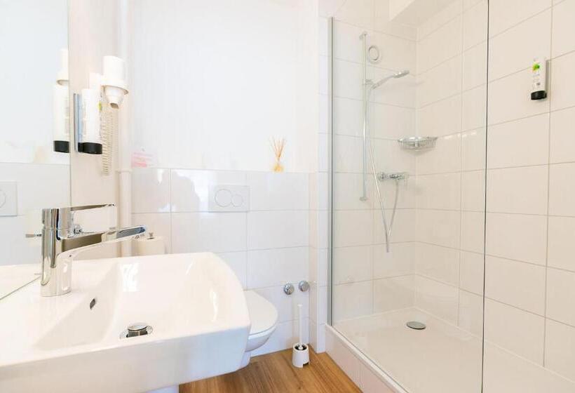 Номер Стандарт, Hôtel Des Arts