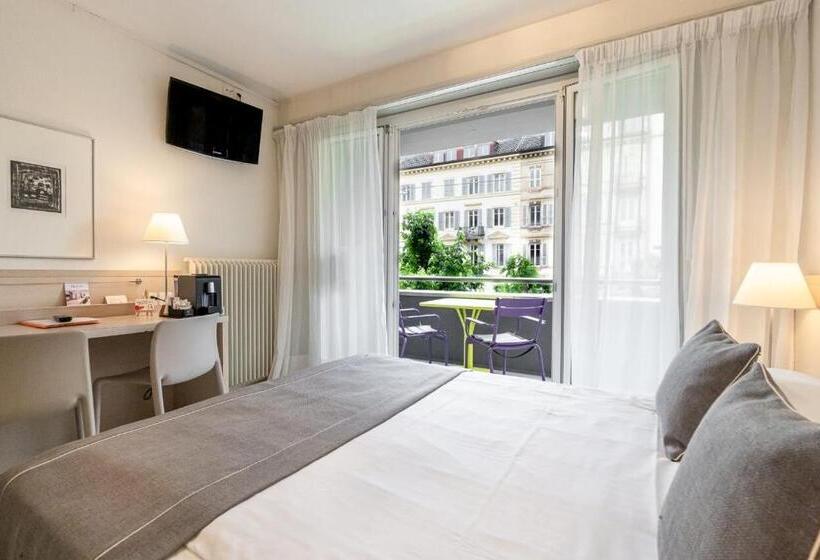 Номер Стандарт с Балконом, Hôtel Des Arts