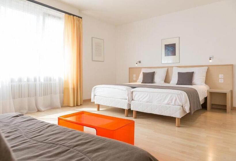 Семейный Номер, Hôtel Des Arts