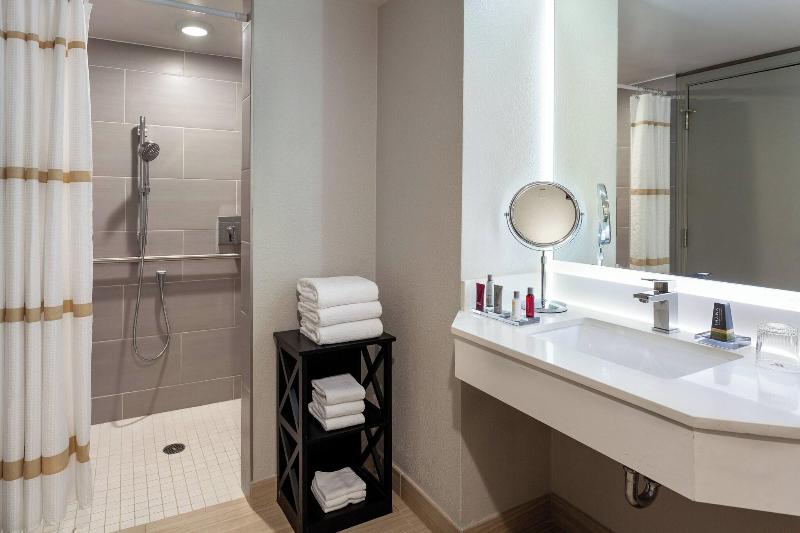 اتاق استاندارد با تخت بزرگ, Marriott Myrtle Beach Resort & Spa At Grande Dunes