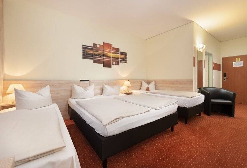 Семейный Номер, Novina Hotel Südwestpark